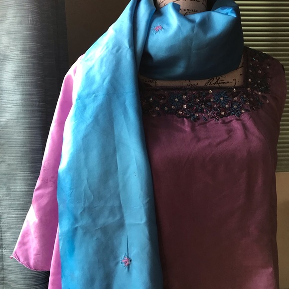 Silk embroidered pant suit and scarf - Picture 4 of 8